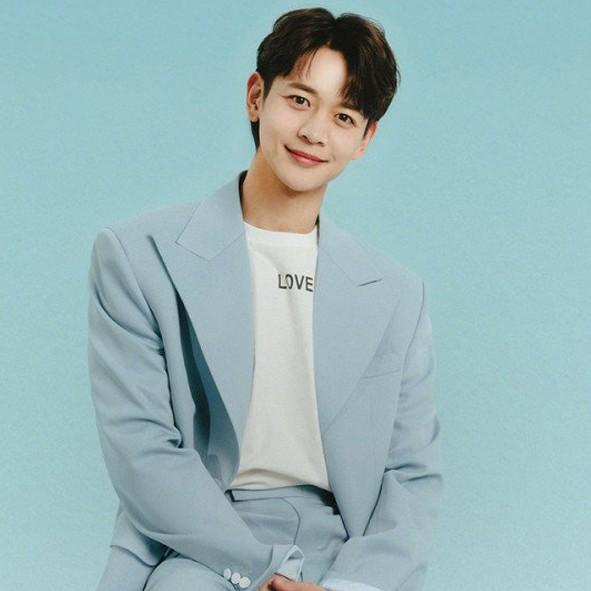 SHINee成员崔珉豪第一首SOLO主打歌《Chase》将展现浓郁的音乐感性