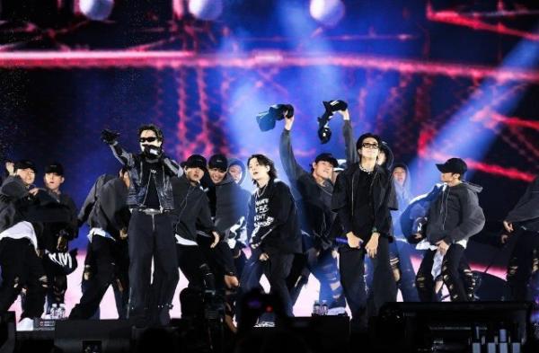 【韩国新闻】防弹少年团（BTS）连续三年荣膺美国人民选择奖（People&#039;s Choice Awards）年度组合奖