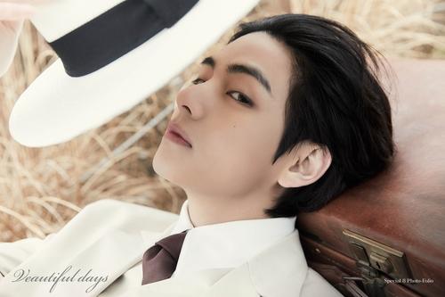 【韩国新闻】防弹少年团（BTS）成员V将于本月23日发布个人写真集《Veautiful Days》