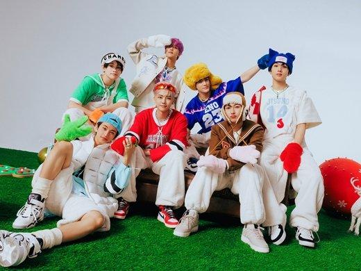 男团NCT DREAM将于今日首次公开《Candy》舞台
