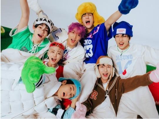 人气男团NCT DREAM的冬专《Candy》席卷专辑榜，预售达到200万张