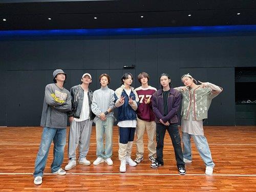 防弹少年团（BTS）连续两年登顶日本公信榜艺人年度销量榜，开创海外歌手先河