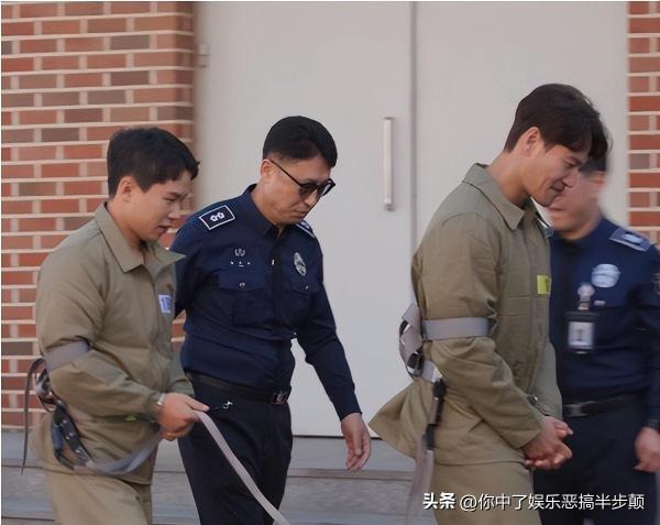 金钟国被拘留？新综艺里接受肛门等全面身体检查后入拘留所生活！