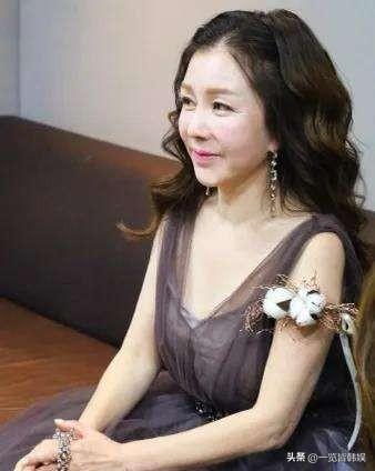 朴俊琴58岁被指装少女 贵族小姐出身性格强悍 12年未育被婆家嫌弃