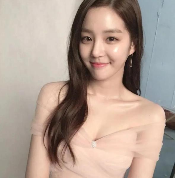 韩国女星李侑菲为什么不红了