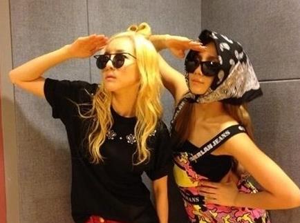 2NE1朴山多拉-CL变身奇怪妇女，“令G-Dragon也大吃一惊的时尚”