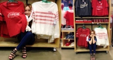 少女时代Jessica在服装店捉迷藏，“躲猫猫露出的小脸”