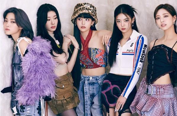 人气女团ITZY《CHESHIRE》出库量突破百万，双百万目标达成